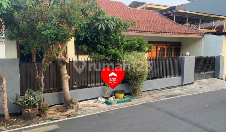 Rumah Hoek di Jl Benda, Kebayoran Baru, Jakarta Selatan