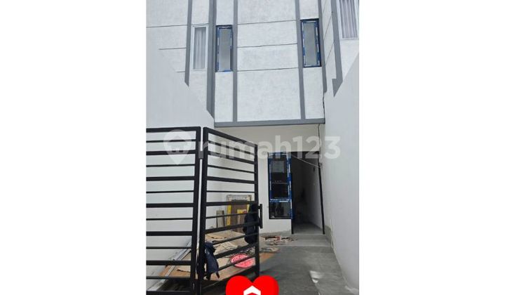 New 2-Story House in Kebon Jeruk, West Jakarta