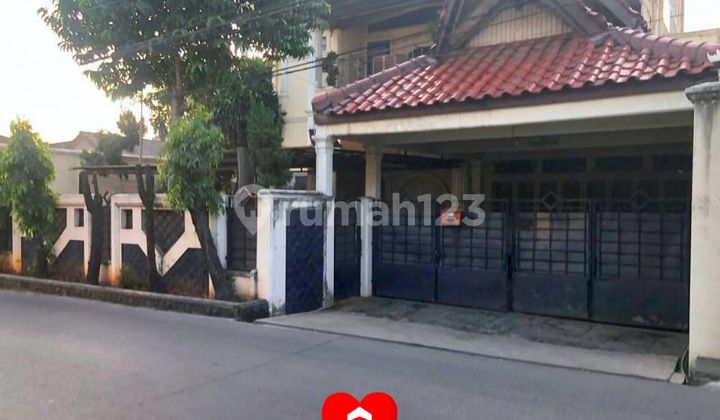 Rumah ada Kolam Renang di Jatibening Baru, Bekasi Rumah ada Kolam Renang di Jatibening Baru, Bekasi
