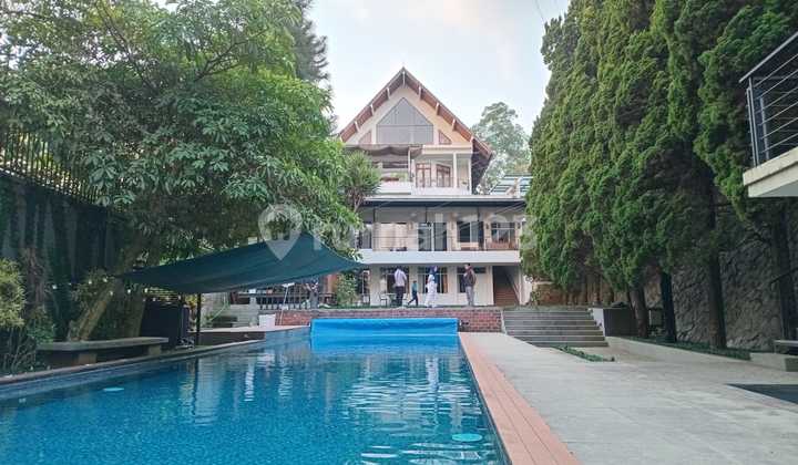 LUXURY VILLA HOUSE WITH VAST LAND, SWIMMING POOL & TENNIS COURT IN SETIABUDI WING 2