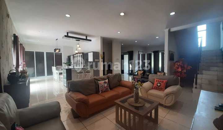 Rumah Mewah Instagramable ,kolam Renang di Kota Baru Parahyangan  2