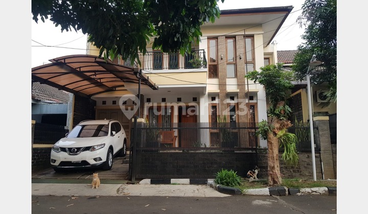 Dijual Rumah 2 Lantai Terawat dan Strategis Lokasi Ujungberung