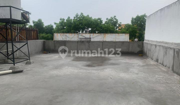 Shop House for Sale in Cicadas, Well-Maintained, Suitable for Office, Next to Main Road 2