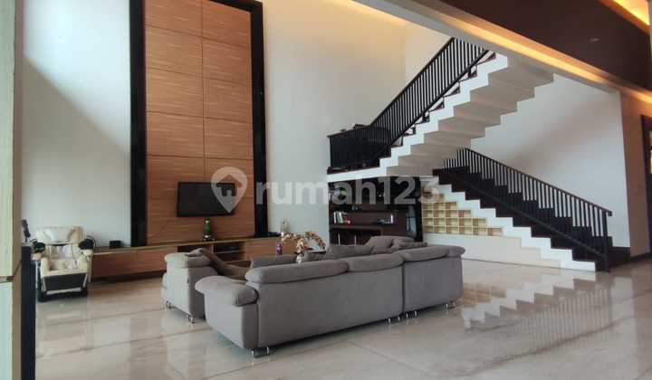 RUMAH LUX KOMPLEK ELIT BANDUNG UTARA SETRADUTA
