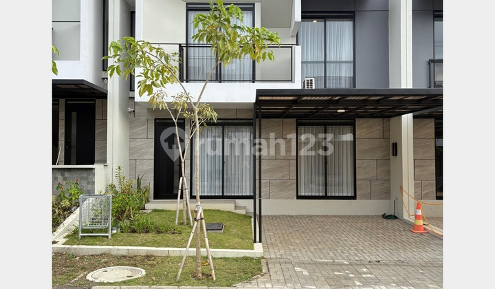 Rumah Mewah Furnished Kota Baru Parahyangan, Lingkungan Eksklusif