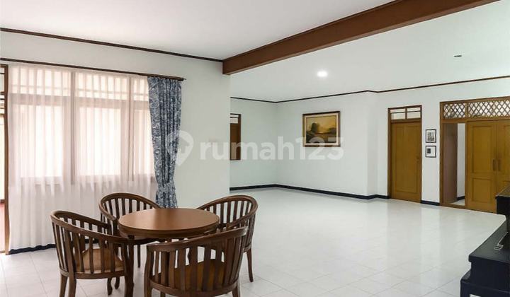 DIJUAL RUMAH TERAWAT FURNISHED STRATEGIS PUSAT KOTA BANDUNG