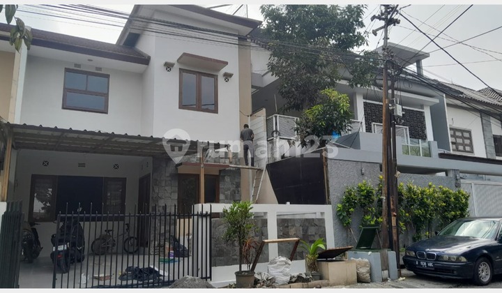 Dijual Rumah Siap Huni 2 Lantai Strategis Sayap Batununggal Bandung