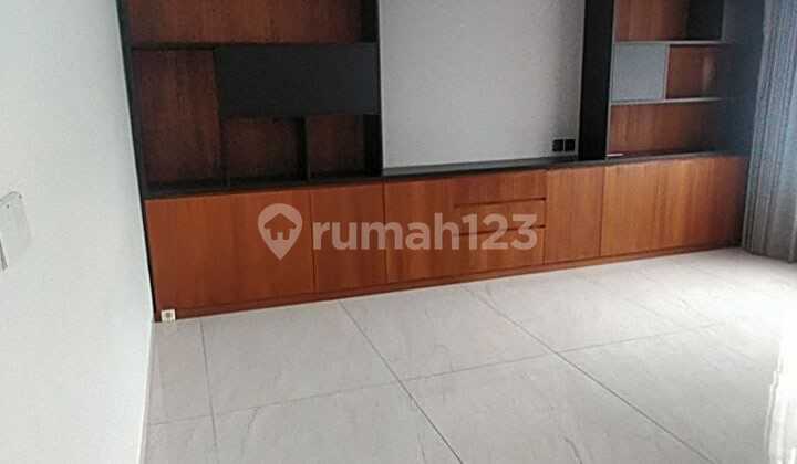 Luxury House in Batununggal, central Bandung, near Buahbatu Toll Road. 2