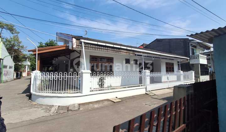 Rumah Hook Strategis di Kiaracondong, Dekat Sekolah & Stasiun Kiaracondong 