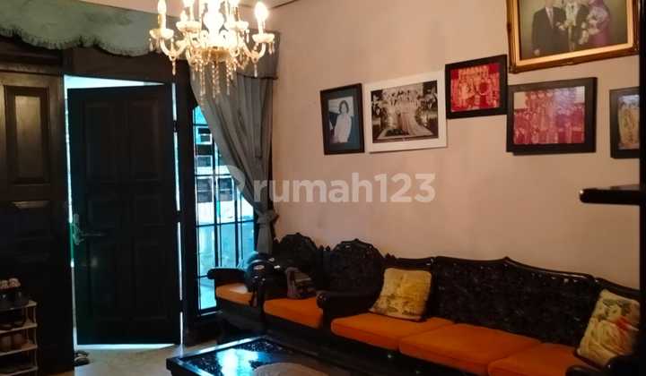 Spacious Well-Maintained House 5 Minutes to Gedung Sate Bandung City