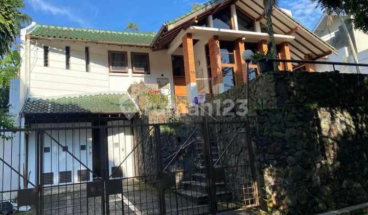 Prime Location! Rumah Dago Semi Furnish View Alam Kota Bandung