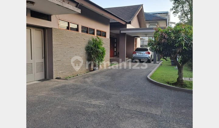 Best Location! Rumah Modern Strategis Sayap Dago Kota Bandung