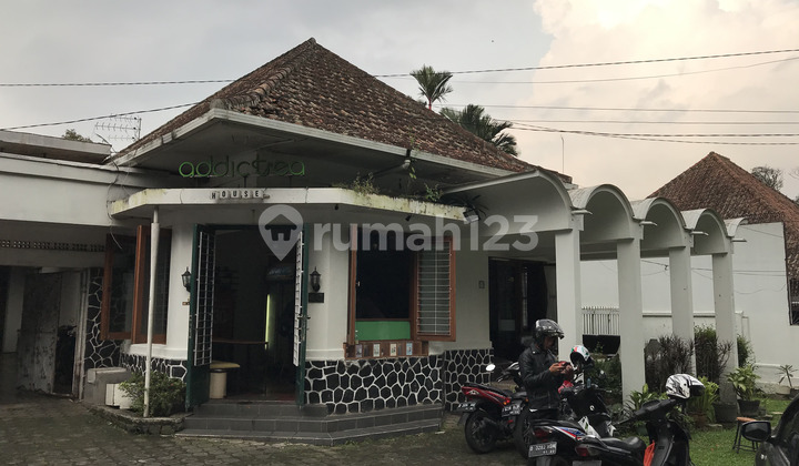 Rumah Klasik di Tengah Kota Bandung - 3 Menit ke Area Jalan Riau Bandung Rumah Klasik di Tengah Kota Bandung - 3 Menit ke Area Jalan Riau Bandung