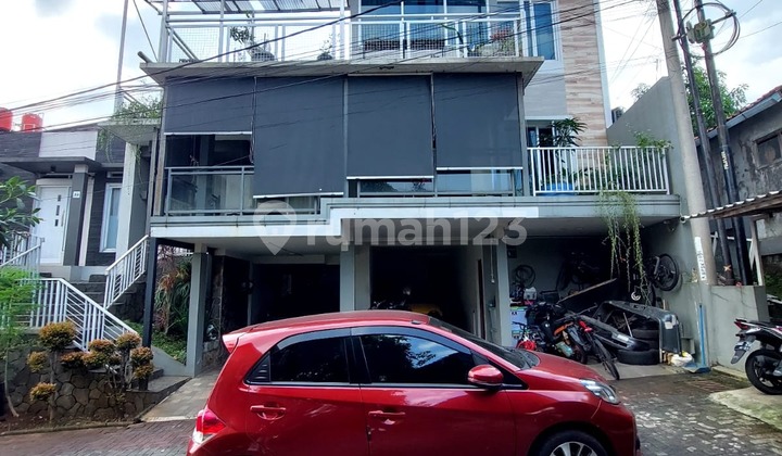 Dijual Rumah LUX dan Nyaman Strategis Padasuka Bandung