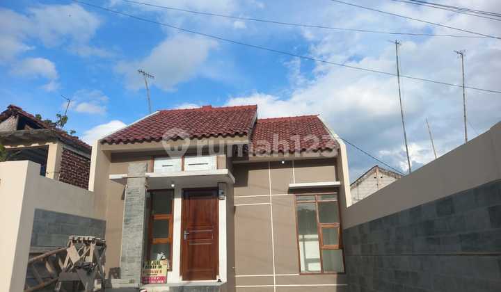 Di Jual Rumah Dipinggir Jalan Dekat Gerbang Tol Cileunyi