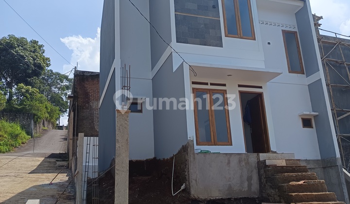 Rumahmewah 2 Lantai Semi Vila Lingkungan Asri