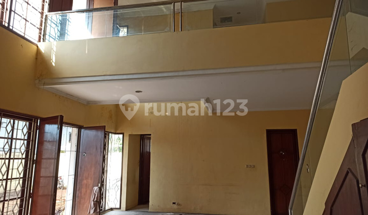 For Rent Spacious House on Jalan Kiblat Candisari Semarang - Ready to Use, Suitable for Office, Restaurant, Warehouse, or Other Businesses 2