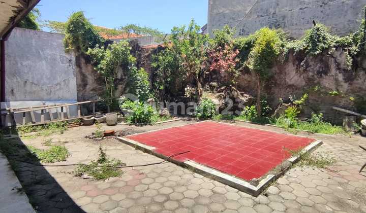 Ric.a053 House for Sale in Gayungsari Barat, Gayungan Area, Located on the Main Roadside of Gayungsari. 2