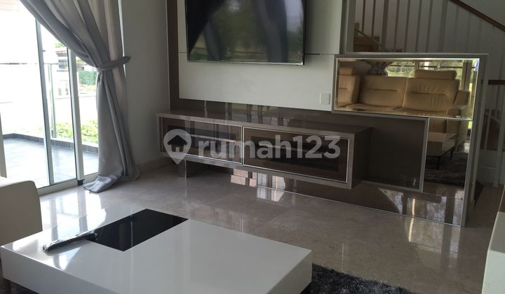 Nice Golf Residence Kemayoran House with Golf View Nice Golf Residence Kemayoran House with Golf View