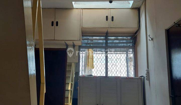 Rumah 2 Lantai Semi Furnished SHM di Jakarta Pusat  2