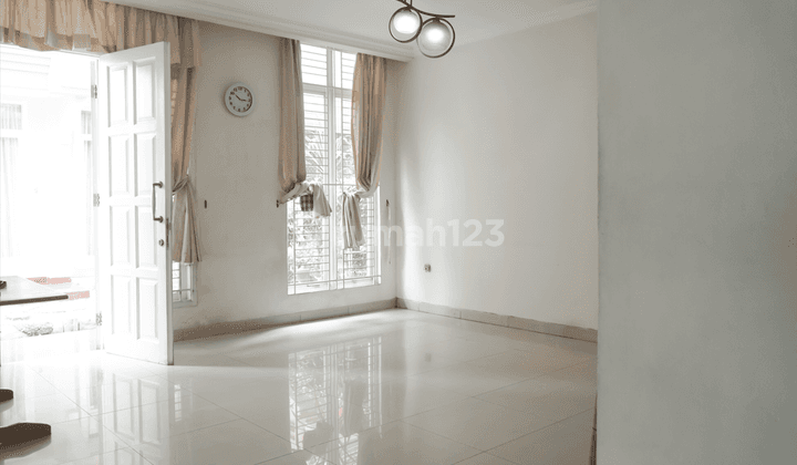 Dijual Rumah Pluit 3 Lantai Siap Huni Hadap Selatan, Pluit, Jakarta Utara  2