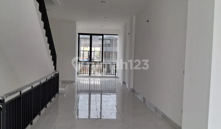 Disewakan Ruko Gandeng Ruko Batavia Ebony Golf Island