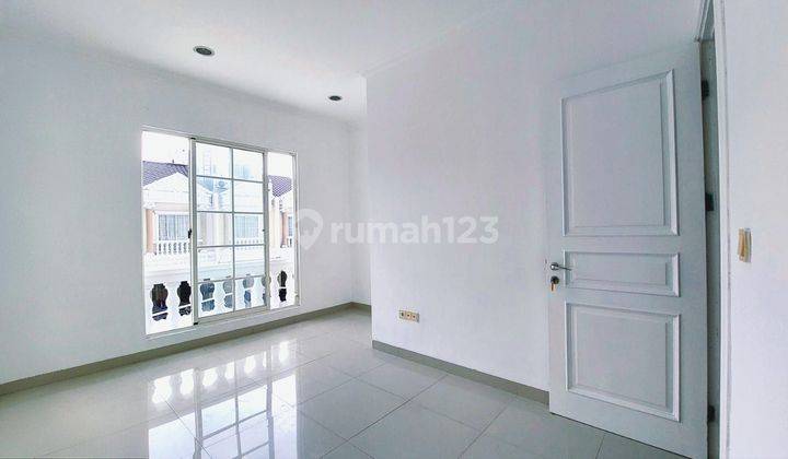 Disewakan Rumah Green Lake City West Europe Luas 4x15m2 Jakarta Barat 1