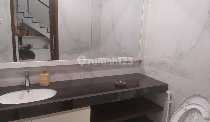Rumah bagus kembangan baru uk 9x15 3 lantai shm jakarta barat  10