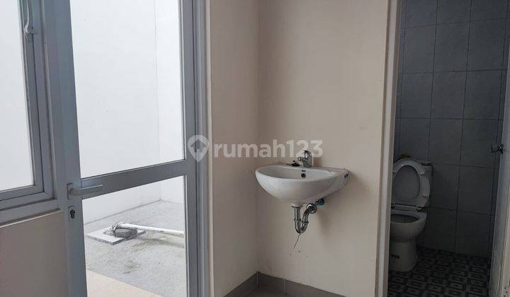 Ruko gandeng 2 UK 10x29 m2 di jln raya raden saleh karang tengah luas 250m2:3 lantai tangerang  17
