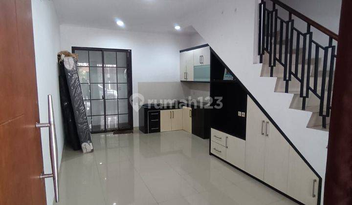 Rumah Green Lake City  East Asia Di Sewa Luas 4x12m2 Jakarta Barat 1