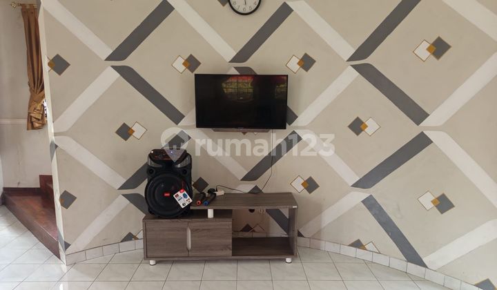 Villa Cantik 2 Lantai Termurah Kota Bunga Puncak Cipanas Full Furnish LT 158M2 Jawa Barat