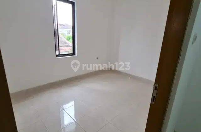 Disewakan Rumah 4.5 Lantai Kebon Jeruk Lt 40m2 Jakarta Barat 1