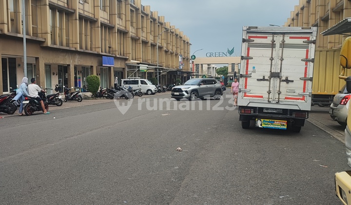 Green Village Shop House 4.5X15 3 Floors, Cipondoh, Tangerang