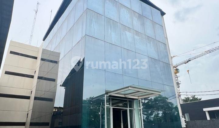 Disewakan Gedung di Jl Panjang , Cocok untuk Showroom , Kantor , Akademi Dll