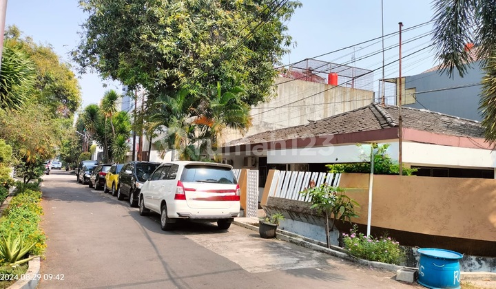 Cheap Sale.. Old House in South Pluit, Good South and East Facing, Wide Road Frontage, Selling Land Only 24.5 Million Per Meter Negotiable 2