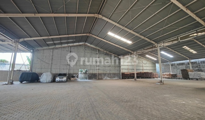 For Rent: Cheap Warehouse in Kapuk Mangga Ubi, Neat and Ready to Use, Access for 40-Foot Containers.