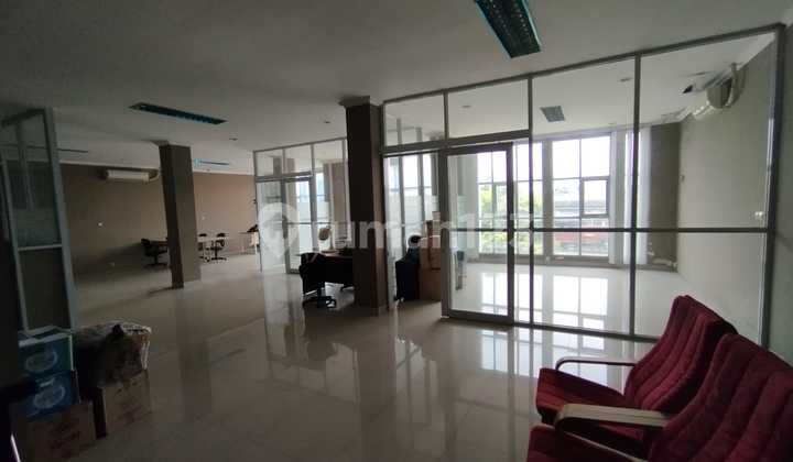 For Rent Fast .. 3-Unit Joined Shop House Latumenten, Already Connected Ready to Use, Suitable for Online Shop Live Streaming, Office, Gym, Etc. 2