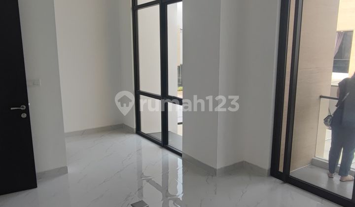 Dijual Rugi Banyak di Bawah Sp .. Rumah Brand New Villa Pasir Putih Pik 2, Cluster Premium