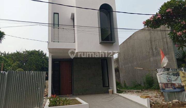 di Jl Legoso, Tangerang Selatan Rumah Ready 1