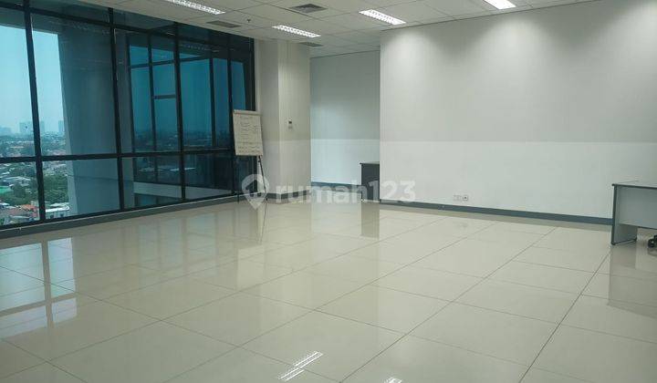 Disewakan Ruang Kantor Semi Furnished Luasan 82 Meter Persegi  2