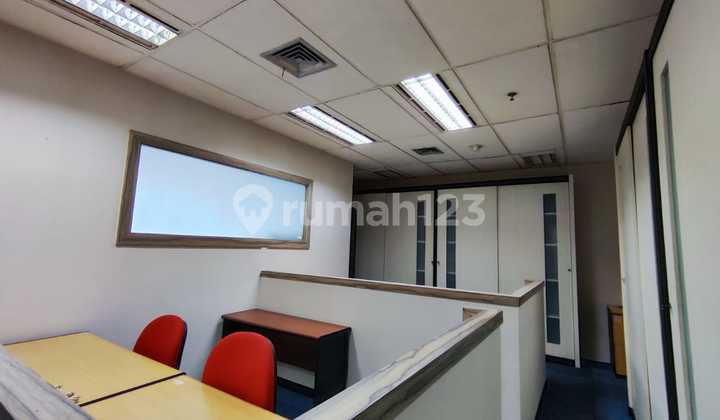 Disewakan ruang kantor furnished di Jl. Gatot Subroto Disewakan ruang kantor furnished di Jl. Gatot Subroto