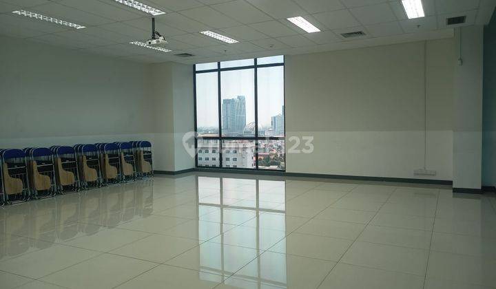 Disewakan Ruang Kantor Semi Furnished Luasan 82 Meter Persegi  1