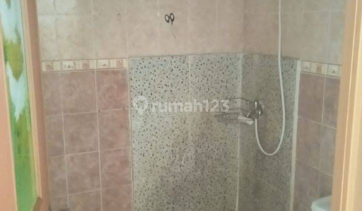 kamar mandi rumah di villa nusa indah