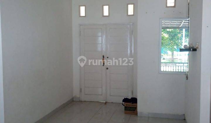 ruang tamu rumah di villa nusa indah