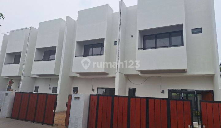 Dijual Rumah Siap Huni di Jatiasih Hanya 4 Unit Lingkungan Bebas Banjir 1