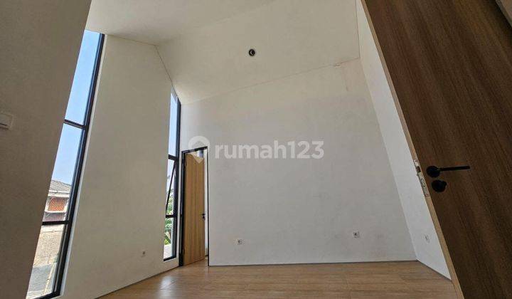 Rumah 2 Lantai Baru Semi Furnished SHM di Jatiwaringin, Bekasi 2