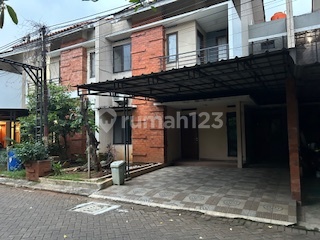 Rumah Disewakan Fasilitas Kolam Renang Dekat Stasiun LRT Ciracas