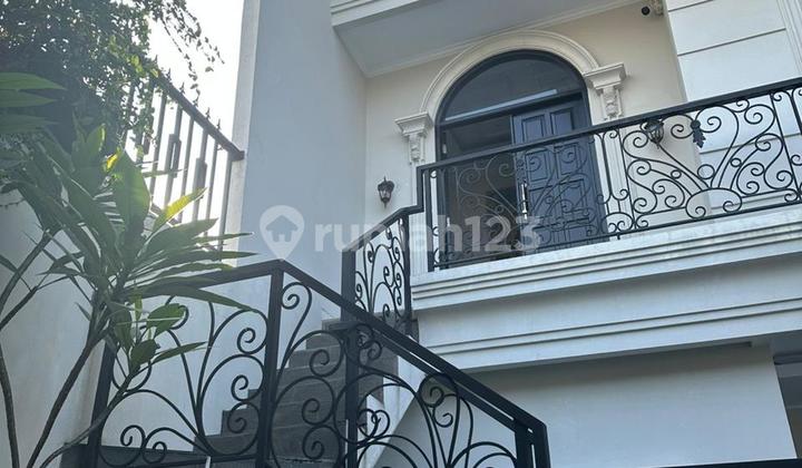 Rumah Bagus 3 Lt Full Furnished Di Pejaten Jakarta Selatan