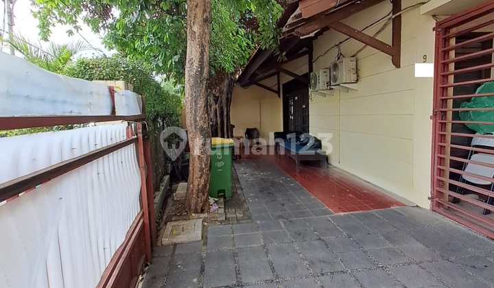 House in Cinnamon, East Jakarta, Easy Access to City Center, Close to LRT and Busway Stop House in Cinnamon, East Jakarta, Easy Access to City Center, Close to LRT and Busway Stop