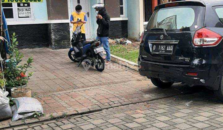 Rumah Kota Baru Parahyangan Dekat Taman 1